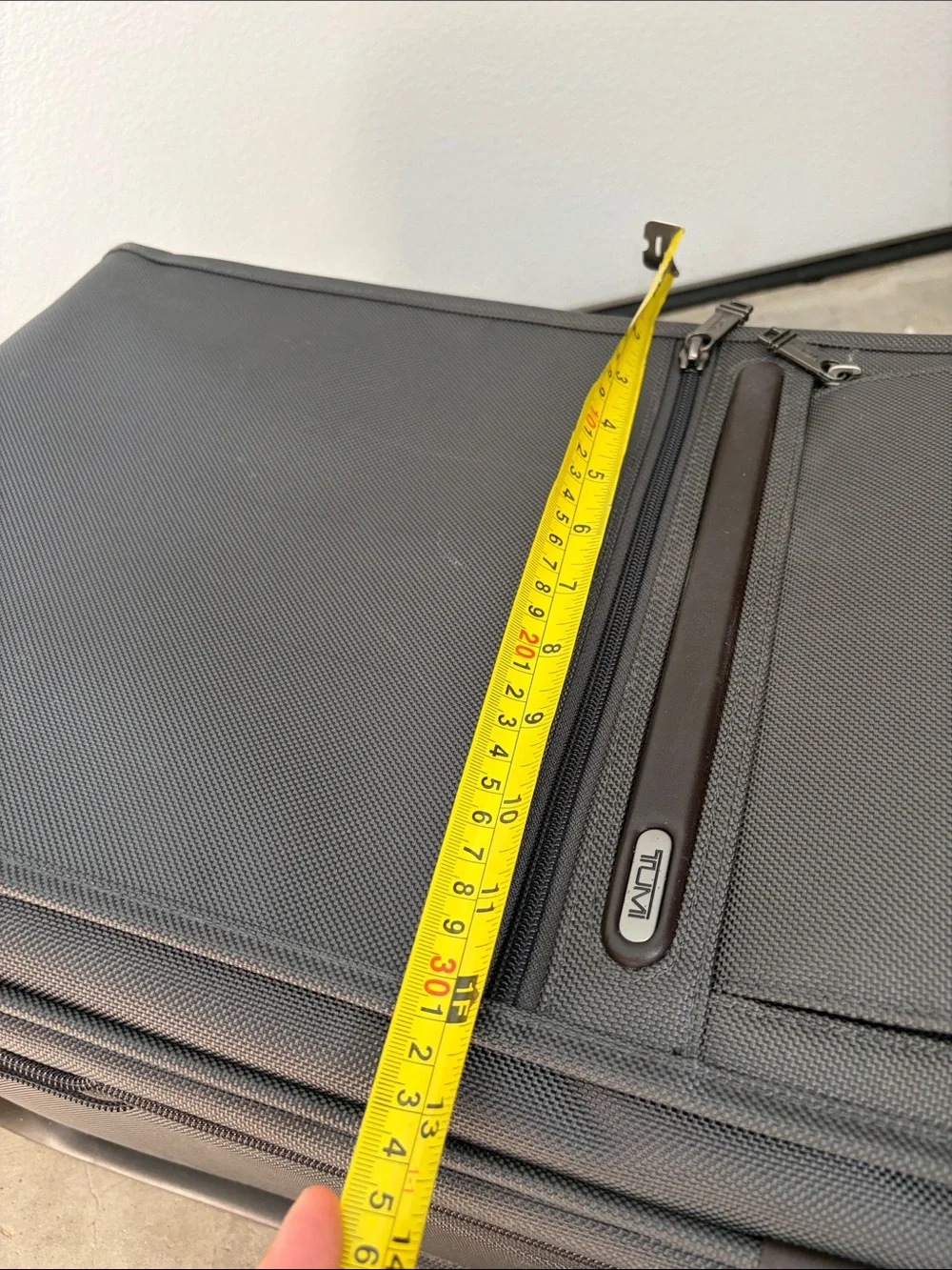 TUMI Alpha 2 Carry-On Luggage Tumi Alpha 22020 Expandable Luggage 22020GY4
